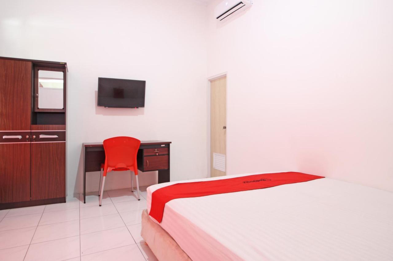Hotel RedDoorz near Terminal Tirtonadi Solo Zewnętrze zdjęcie
